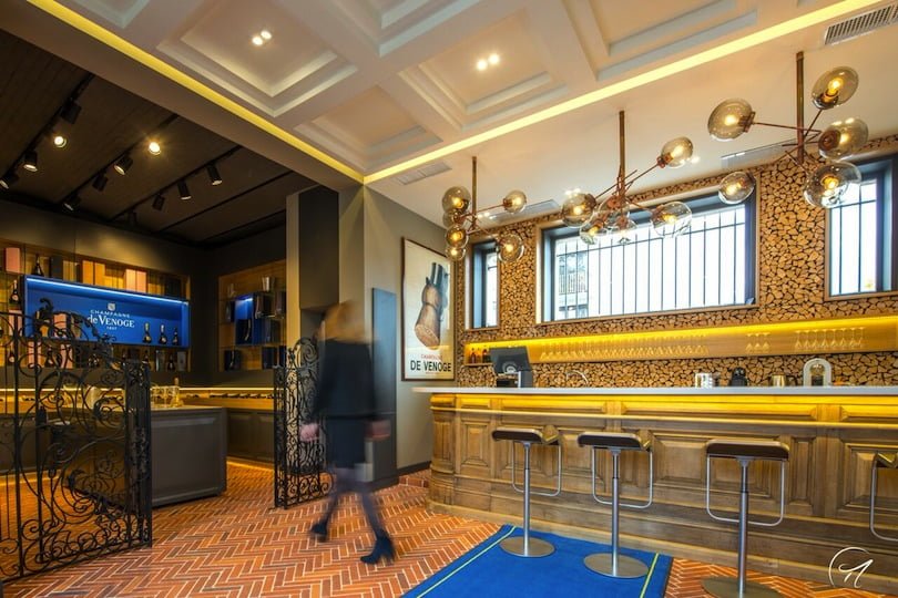 bar