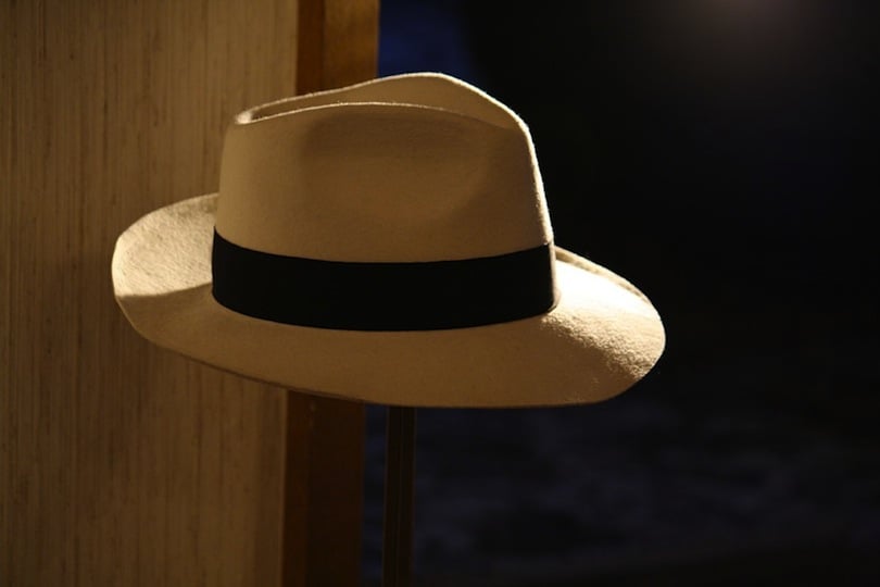 chapeau