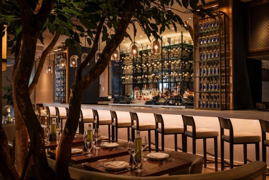 bar thru tree