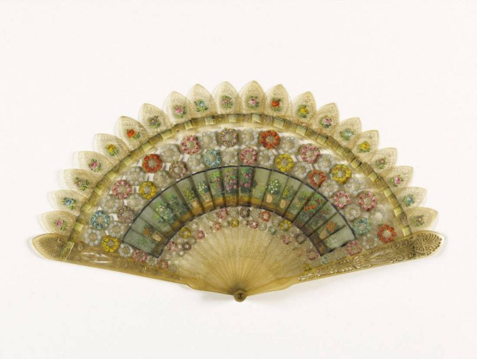 anonyme eventail brise les pots de fleurs1820 gallieramusee de la mode cf cochennec galliera rviollet