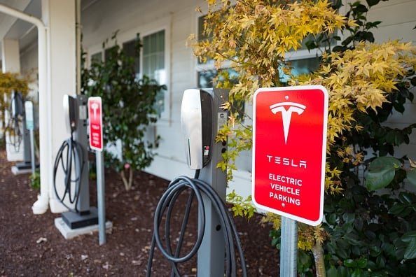 tesla double le nombre de stations