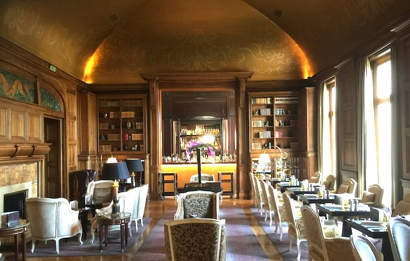 bar