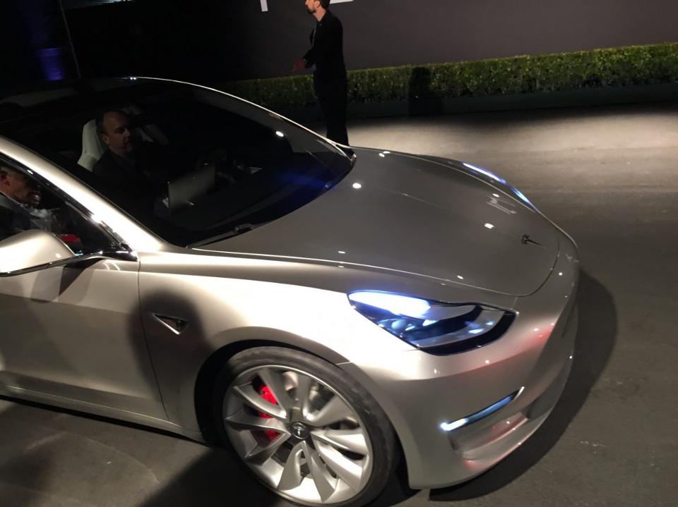 Tesla Model 3 : Premiers Tours de Roues Et Premières Sensations - Forbes  France