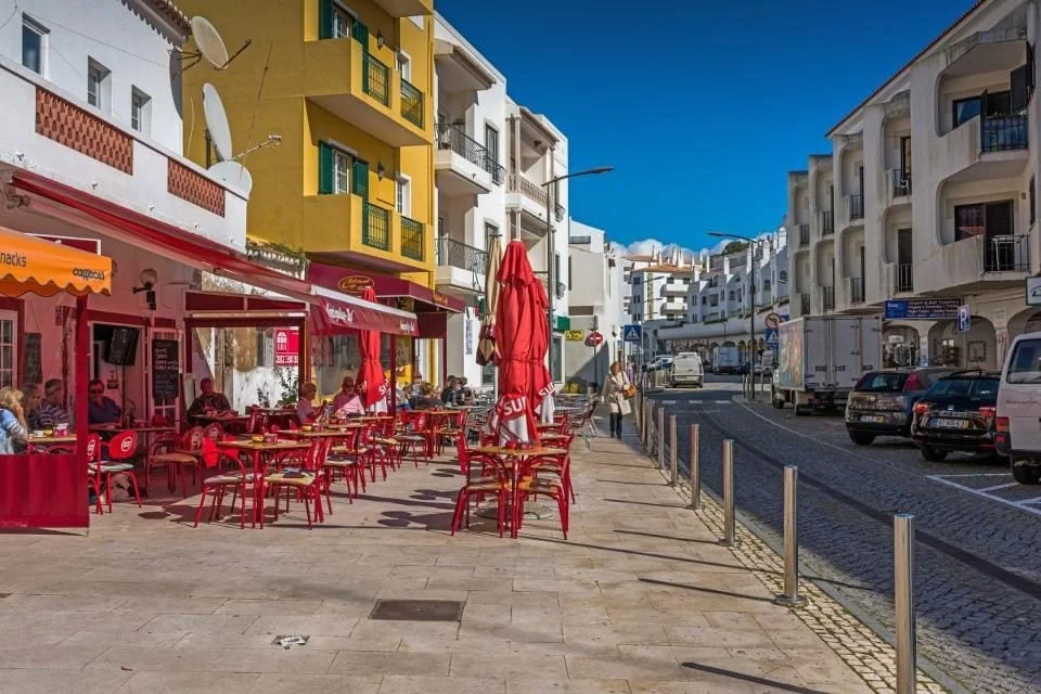 Les 8 Destinations Où Il Fait Le Mieux Vivre Au Monde 2 1 caroveiro portugal flickr
