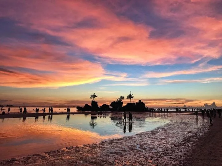 2 boracay white beach philippines girleatworld e1498839669390