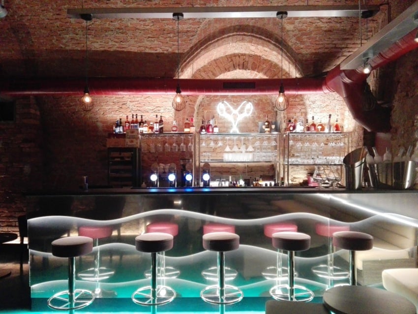 die bar im untergeschoss des crazy lobster kekinwien at