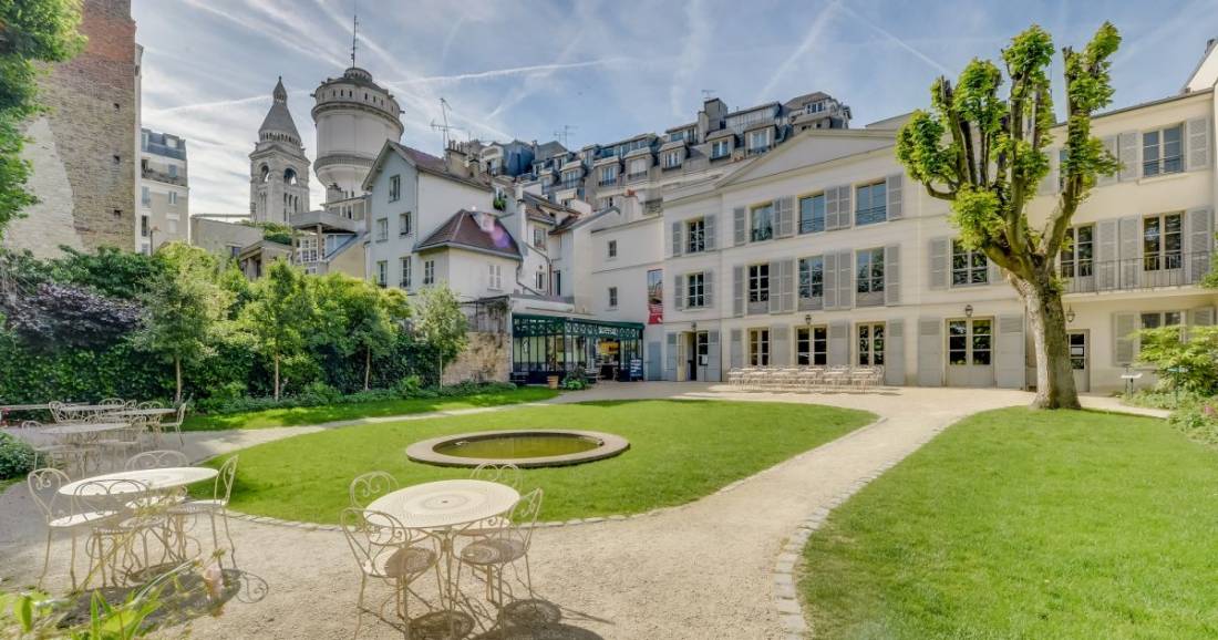257454 le cafe renoir 12 rue cortot 75018 par opengraph 1200 2