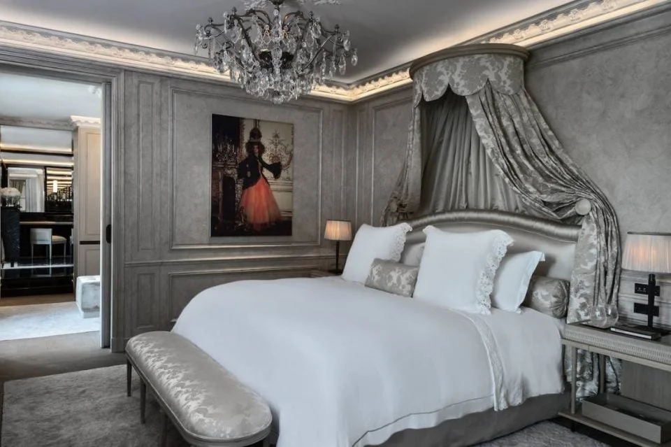 Hôtel De Crillon, La Renaissance D’un Palace Qui Sublime l’Art De Recevoir A La Française 3 grands appartements 401 bedroom emilie cannamela