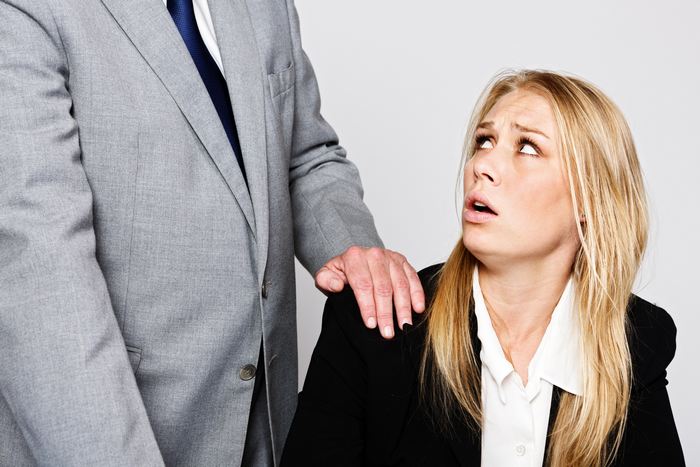 Harassment in the office: older man touches young businesswoman / Sources Getty Images