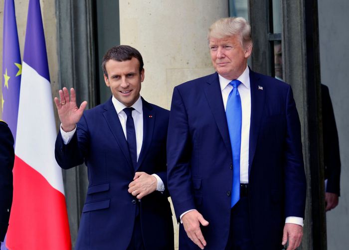 Poignée de main gagnée par Macron / Getty Images