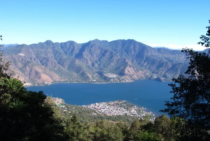 vistas del mirador a las nubes volcan san pedro