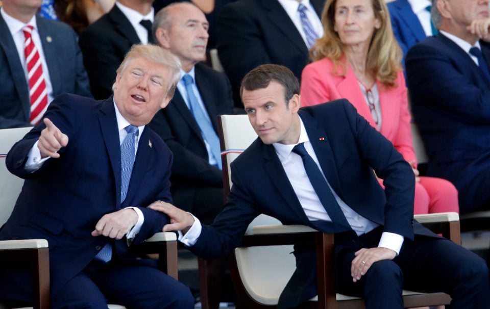 A l'image de Donald Trump et son usage "compulsif" de Twitter, Emmanuel Macron dit pourtant faire évoluer sa communication sur les réseaux sociaux.