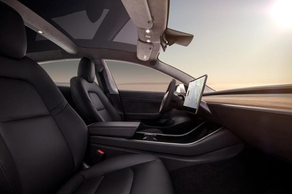 tesla model 3 interieur