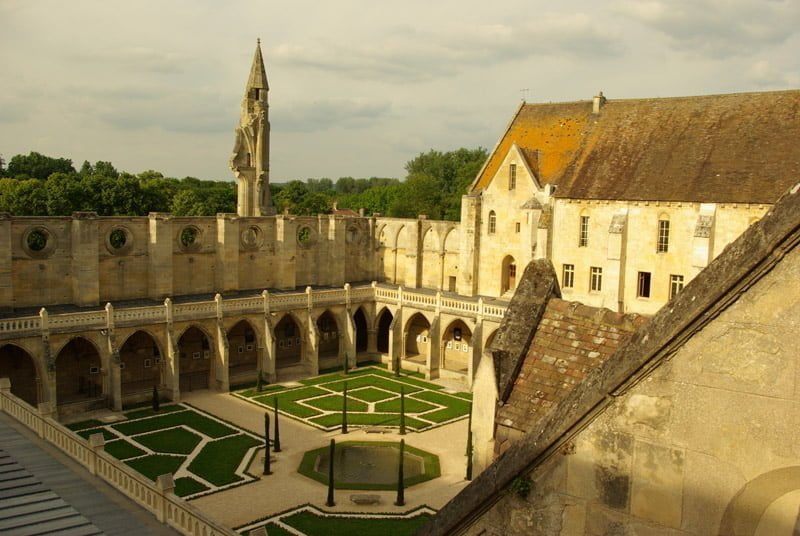 royaumont cloitre et batiments