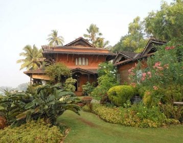 ahila by the sea lune des villas de laterite rouge