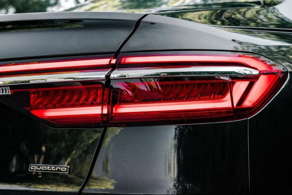 audi a8 feux arriere