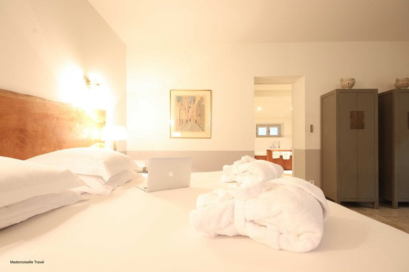 baumaniere chambre 45 mademoiselle travel