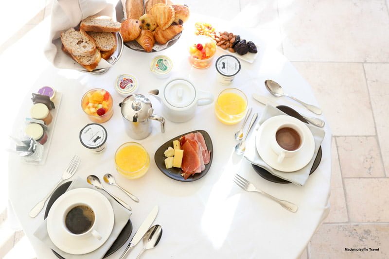 baumaniere petit dejeuner mademoiselle travel