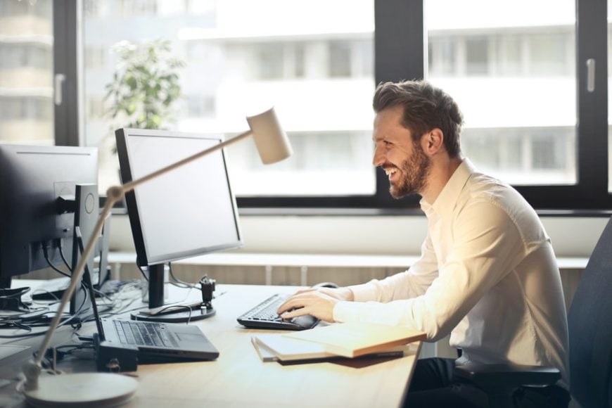 homme sur un site de rencontre