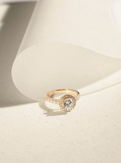 bague halo en or rose et diamants crees en laboratoire taille brillant courbet