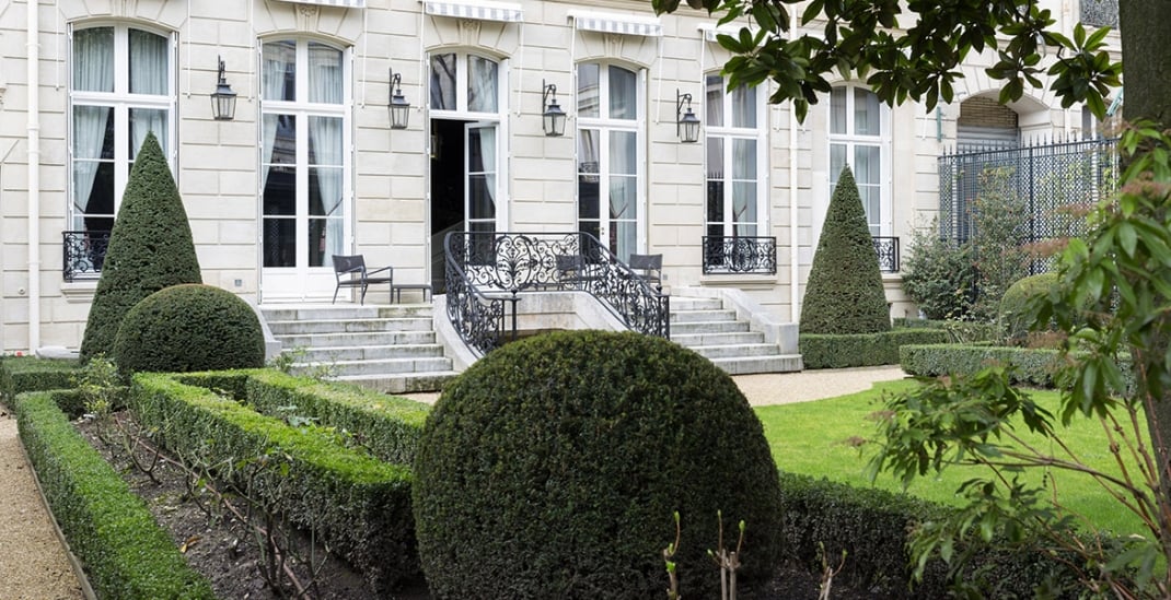 <center>Daniel Féau <br>Belles demeures de France <br>Une référence historique pour l’immobilier de luxe parisien</center> 1 prez 1
