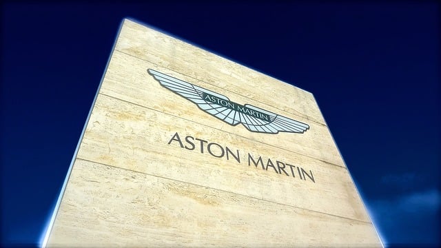 aston martin 1835243 640