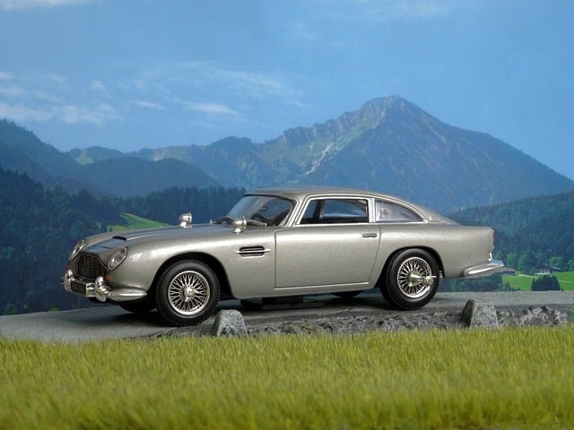 aston martin 2736376 640