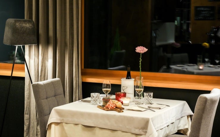 relais chateaux hotel rosengarten kirchberg kitzbuehel bisro restaurant rosengarten light99 1600 1000