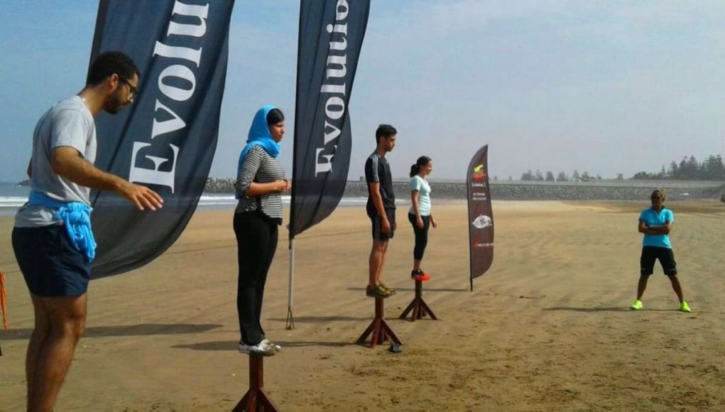 Evolution2, le spécialiste des activités team building au Maroc 1 les poteaux