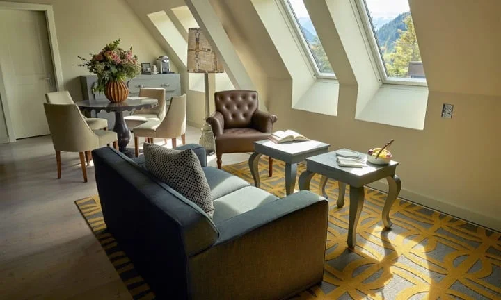 suite sommet living room