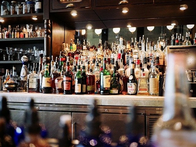 alcoholic beverages 1845295 640
