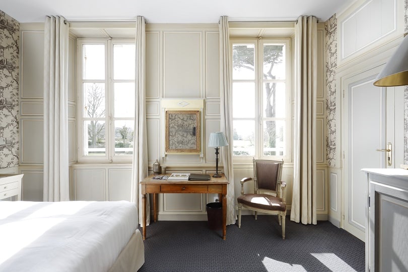 ddoc 316592 ddb7695b82371b2d1858ecb0e6154019 chateau la cheneviere chambre 102 philippe beuf apres jpg copie