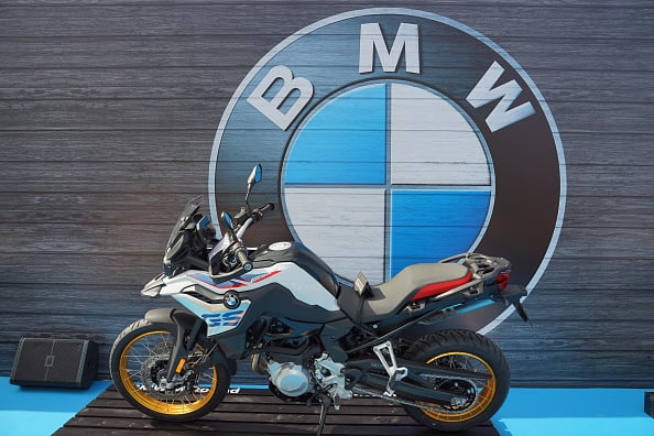 La moto du futur de BMW s'auto-équilibre et nul besoin de casque -  Challenges