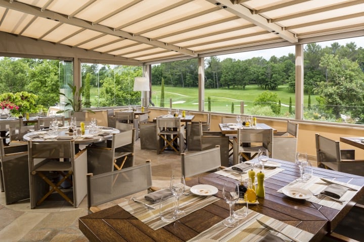 veranda restaurant les caroubiers 2