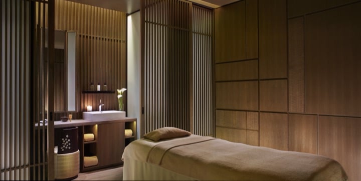 the ritz carlton spa treatment room