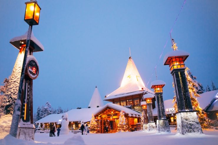 marche laponie central plaza santa claus village rovaniemi lapland finland 2 jpg