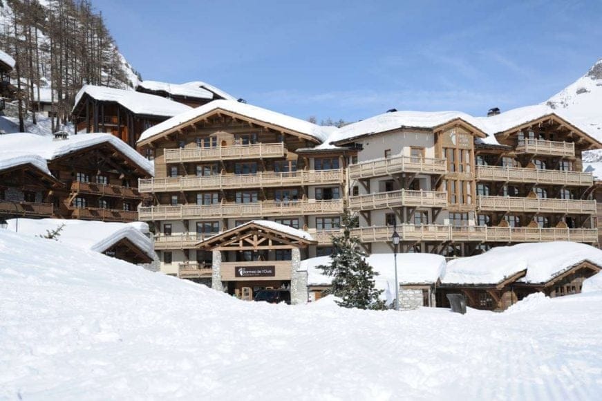 2 exterieur de lhotel n2 hotel exterior