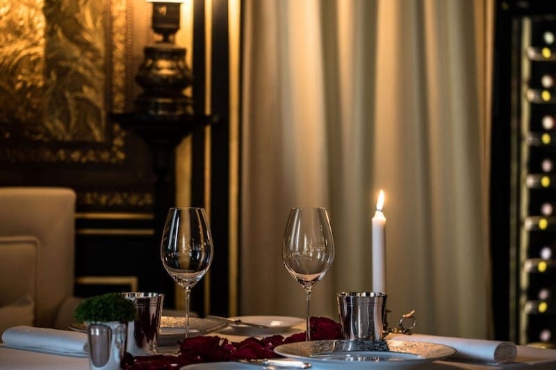 1 table romantique le gabriel la reserve paris gregoiregardette jpg