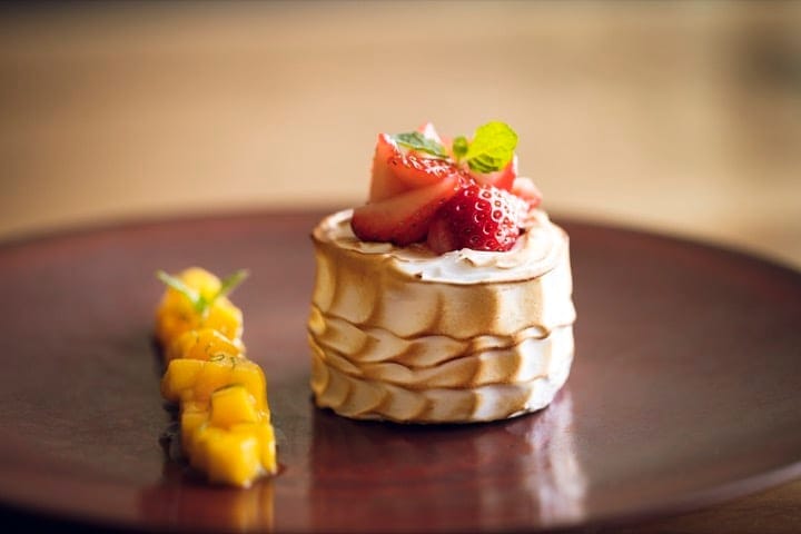 andaz tokyo the tavern 2018 baked alaska close up