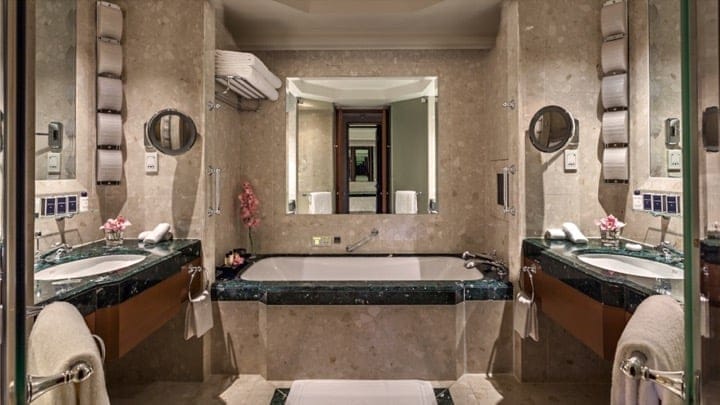 pbk deluxe room bathroom 1074