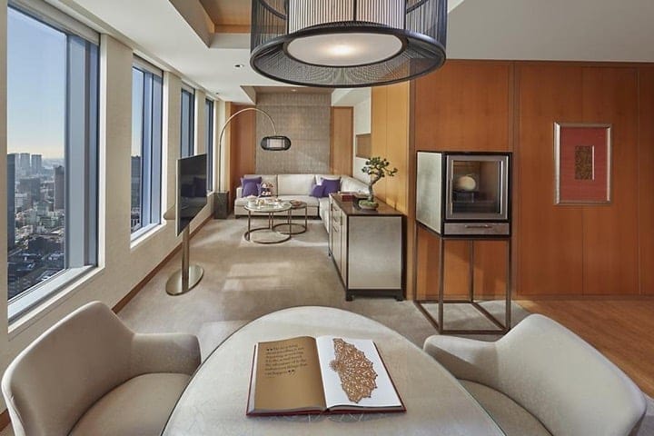 tokyo 18 suite mandarin corner living 01 crop