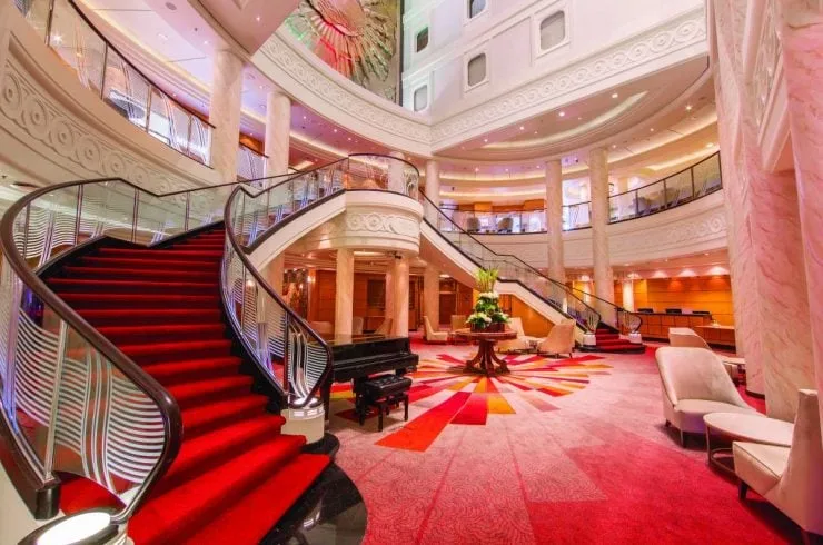 J'Ai Voyagé À Bord Du Queen Mary 2 Pour Une Transatlantique De Légende 8 atrium3 tif 18124870804