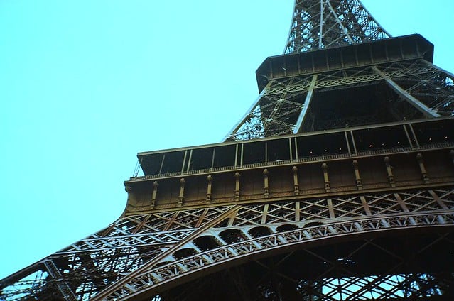 Paris attire plus d'investissements que Singapour mais encore moins que Londres.