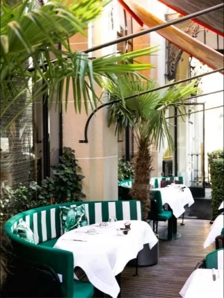Le Plaza Athénée, un Palace Parisien Haute Couture 19 capture decran 2019 06 09 a 10 29 01