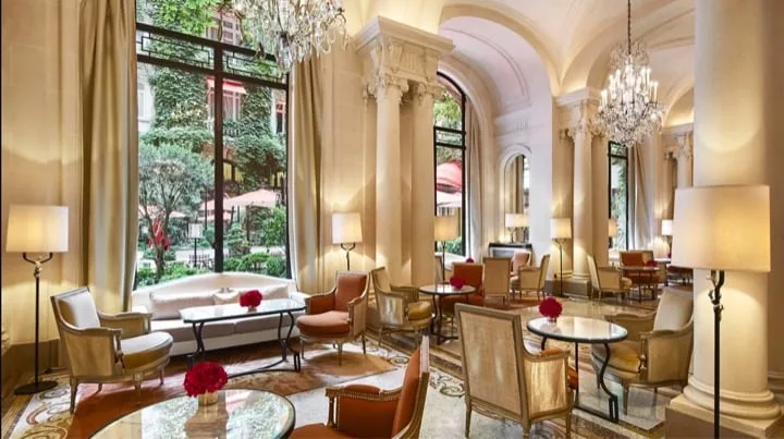 Le Plaza Athénée, un Palace Parisien Haute Couture 20 capture decran 2019 06 09 a 10 30 31