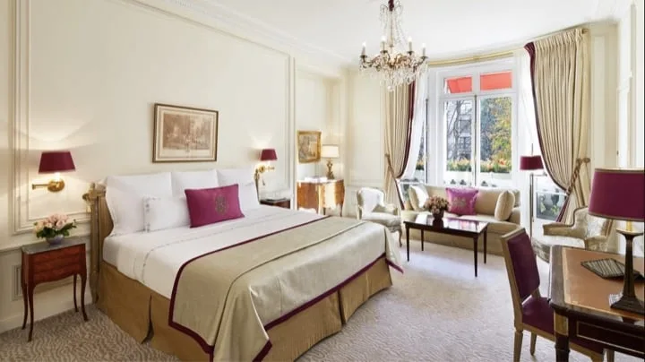 Le Plaza Athénée, un Palace Parisien Haute Couture 3 capture decran 2019 06 09 a 10 31 22