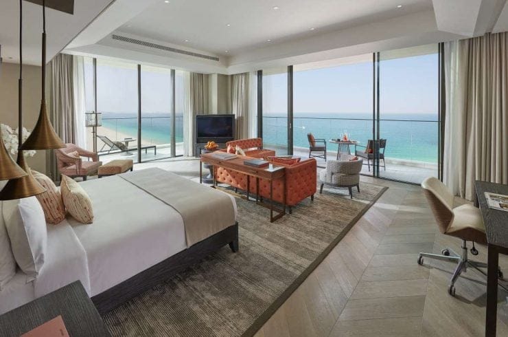 dubai suite mandarin sea front bedroom