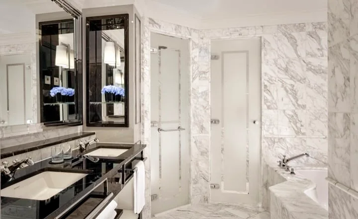 Le Ritz-Carlton Berlin Dévoile Sa Rénovation À Plus De 40 Millions D'Euros 7 the ritz carlton berlin corner deluxe suite bathroom foto matthew shaw