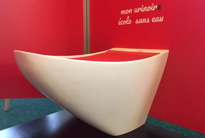 Madame Pee Invente L’Urinoire Pour Femmes 2 urinoire toilette madame Pee mobile et féminin