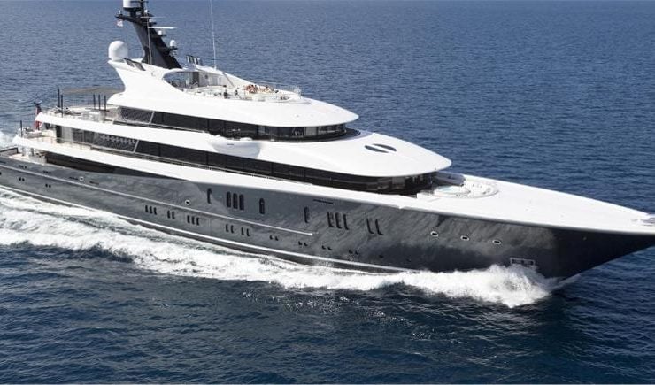 yacht Phoenix 2